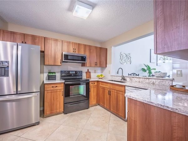 613 Squire CIR, Unit 204, NAPLES, FL 34104