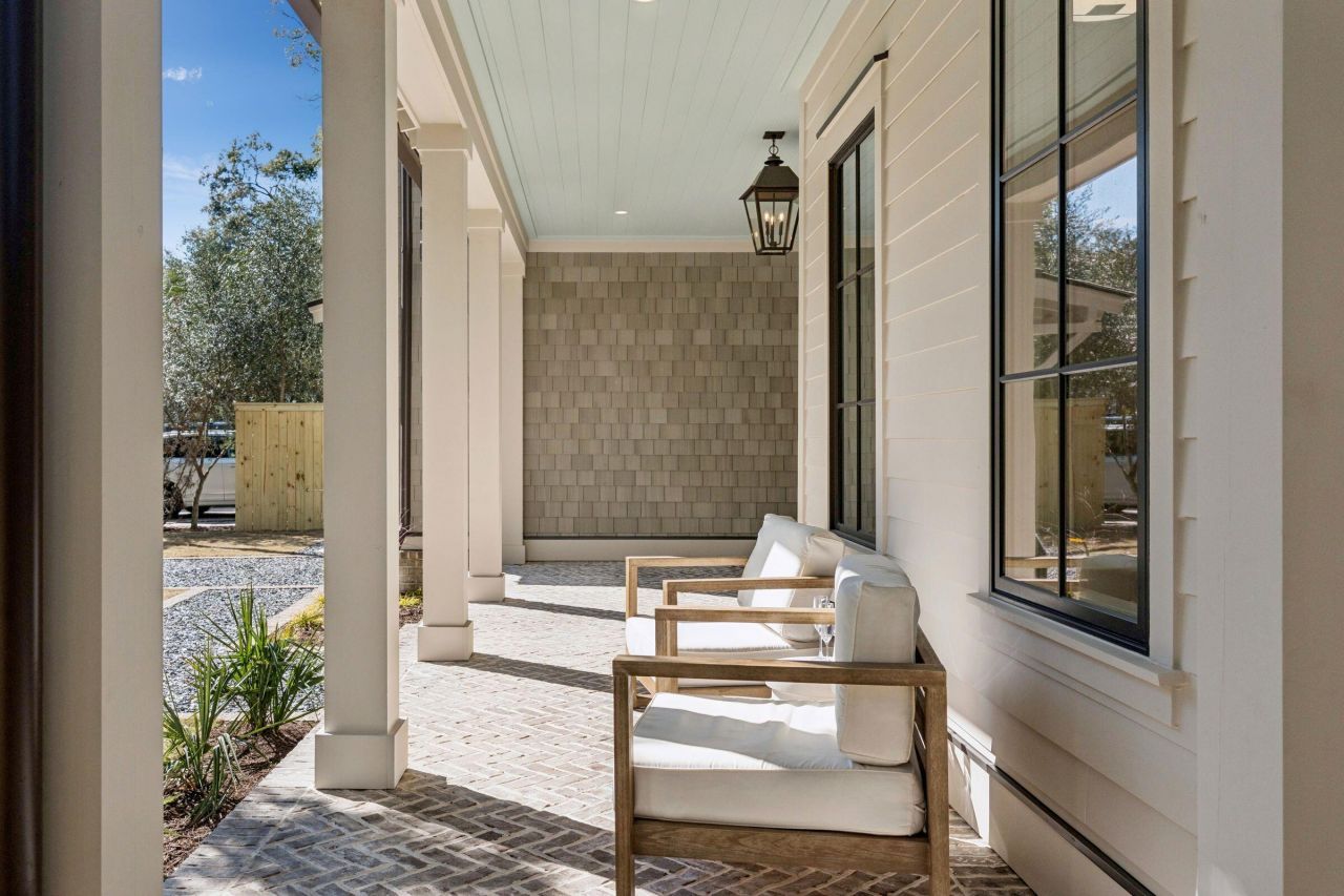 740 Atlantic Street Photo 4