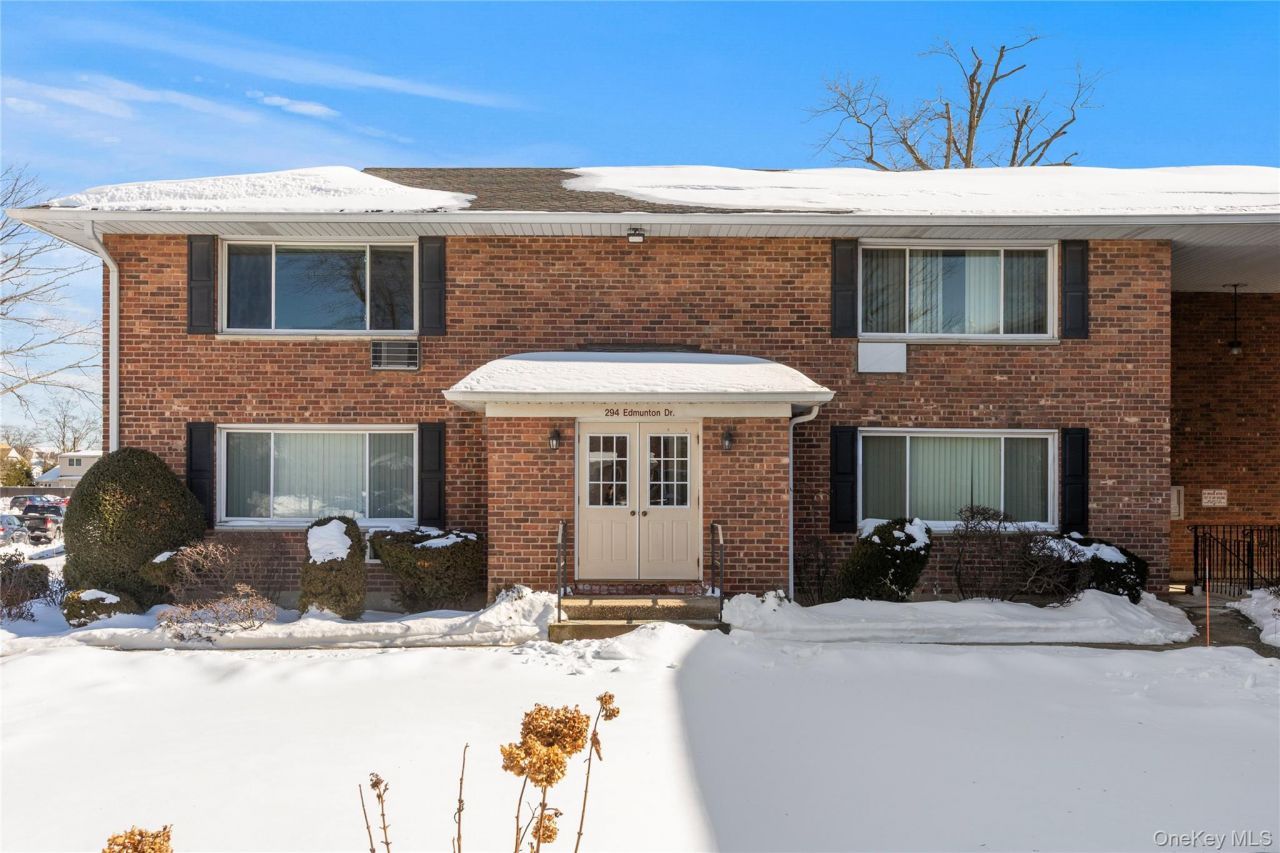 294 Edmunton Drive, Unit K18, North Babylon, NY 11703 Main Photo