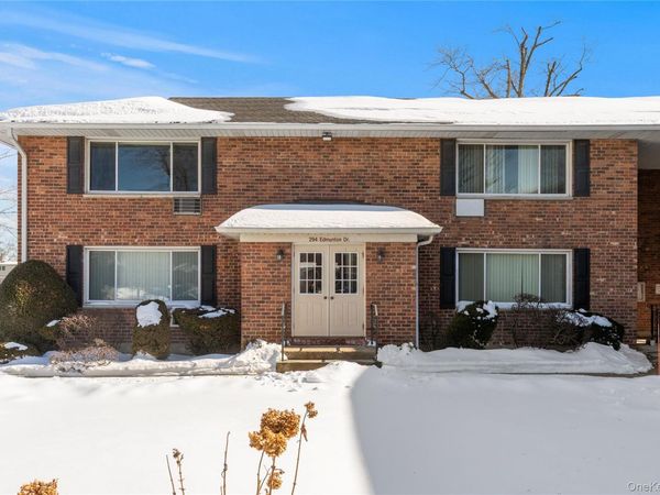 294 Edmunton Drive, Unit K18, North Babylon, NY 11703