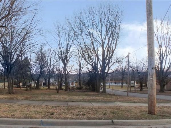 1041 Walnut Avenue, Osawatomie, KS 66064