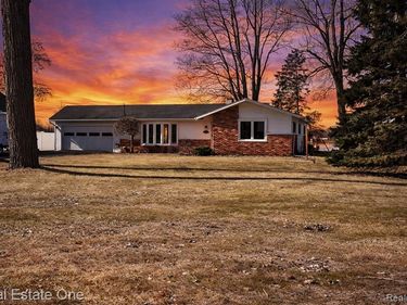 11422 Skyline Drive, Fenton Twp, MI 48430