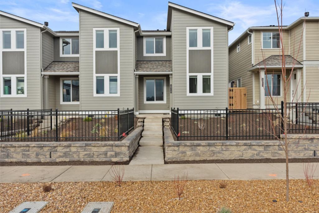 20897 SE Denver Drive, Bend, OR 97702 Main Photo