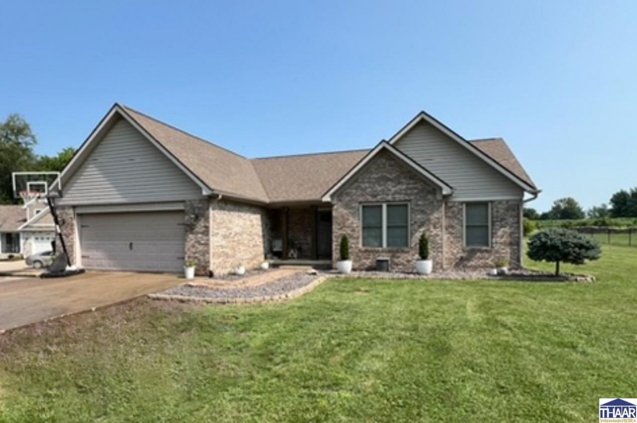 1128 W Golden Oaks Drive, Brazil, IN 47834 Main Photo