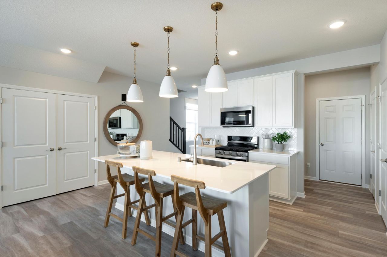 4745 Airlake Drive, Woodbury, MN 55129 Main Photo