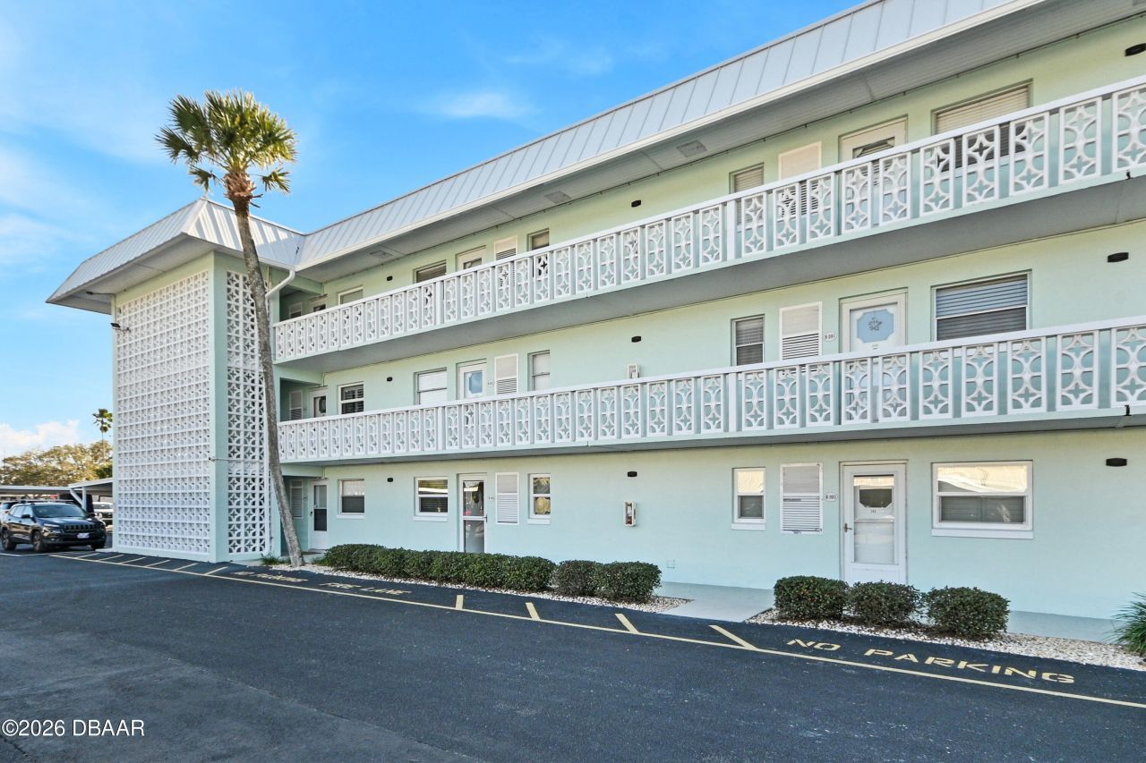 325 N Causeway, Unit B102, New Smyrna Beach, FL 32169 Photo