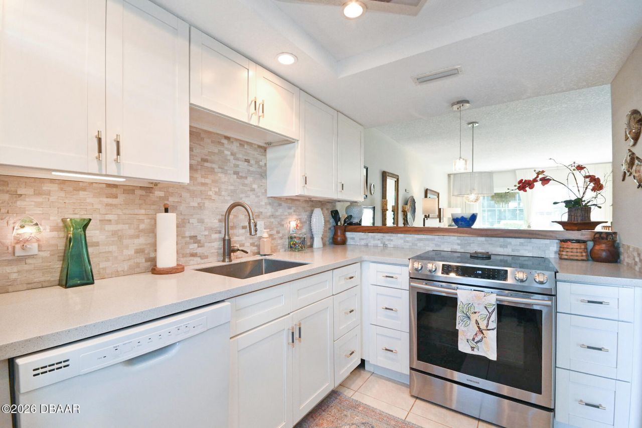 325 N Causeway, Unit B102, New Smyrna Beach, FL 32169 Photo