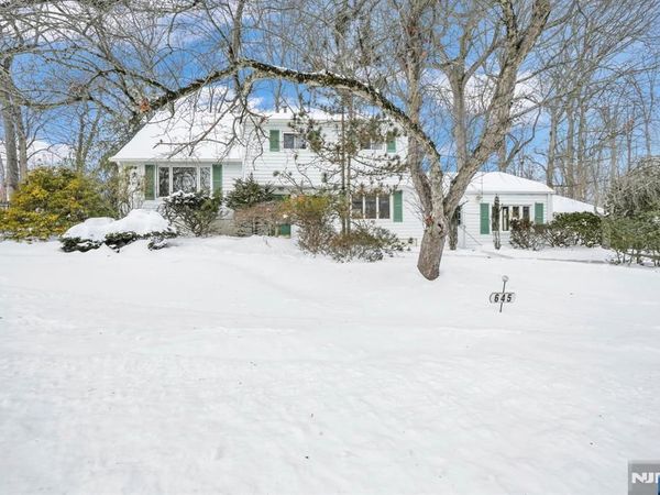 645 Wildwood Road, NORTHVALE, NJ 07647