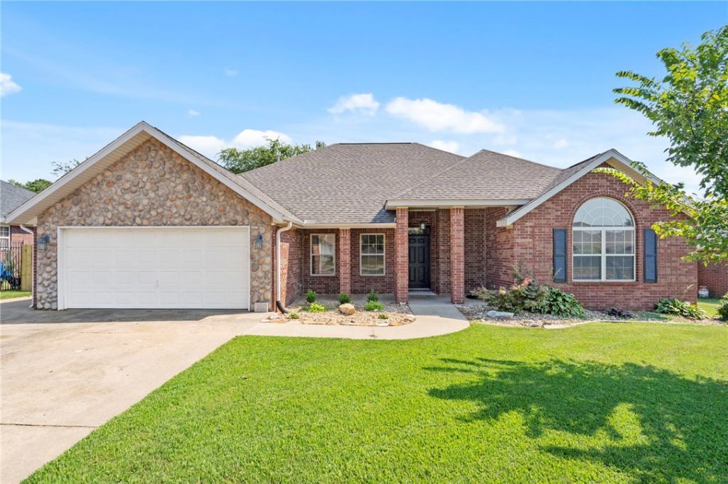 725 Todd Circle, Pea Ridge, AR 72751 Main Photo