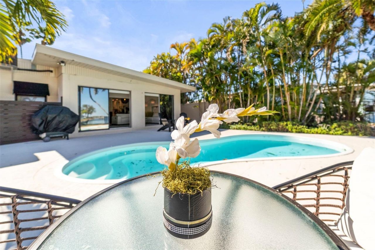 402 161st Avenue, Redington Beach, FL 33708 Photo