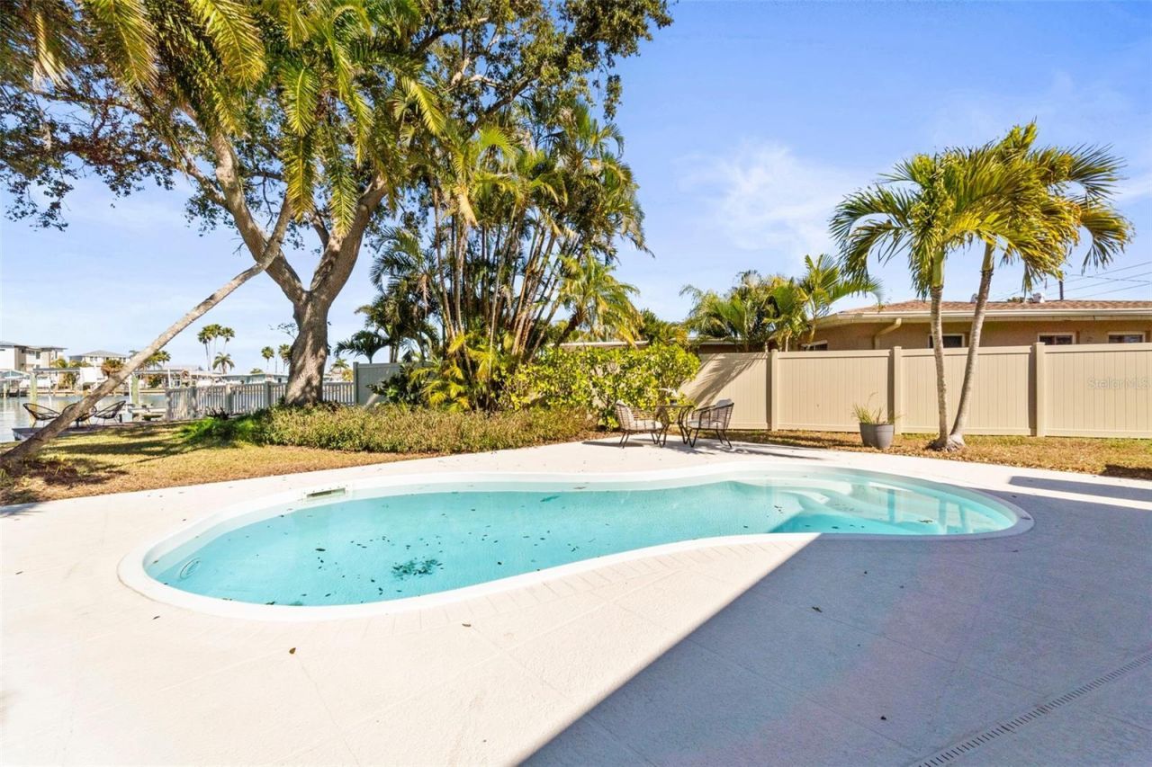 402 161st Avenue, Redington Beach, FL 33708 Photo