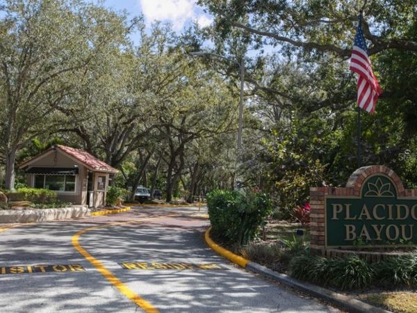 4690 LAUREL OAK LANE NE, ST PETERSBURG, FL 33703