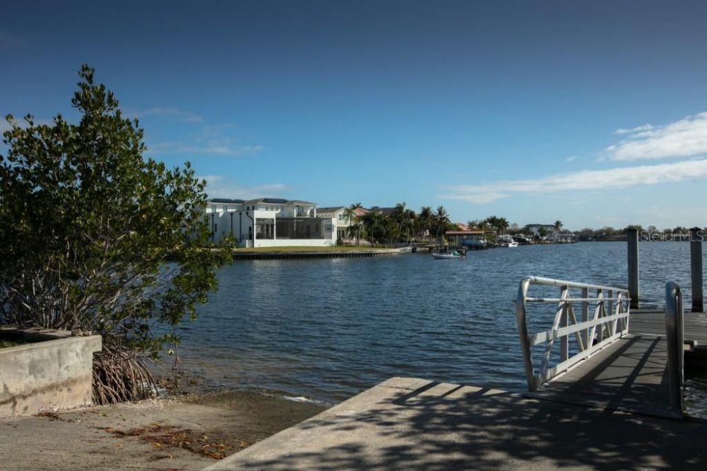 4690 Laurel Oak Lane Ne, Saint Petersburg, FL 33703 Photo