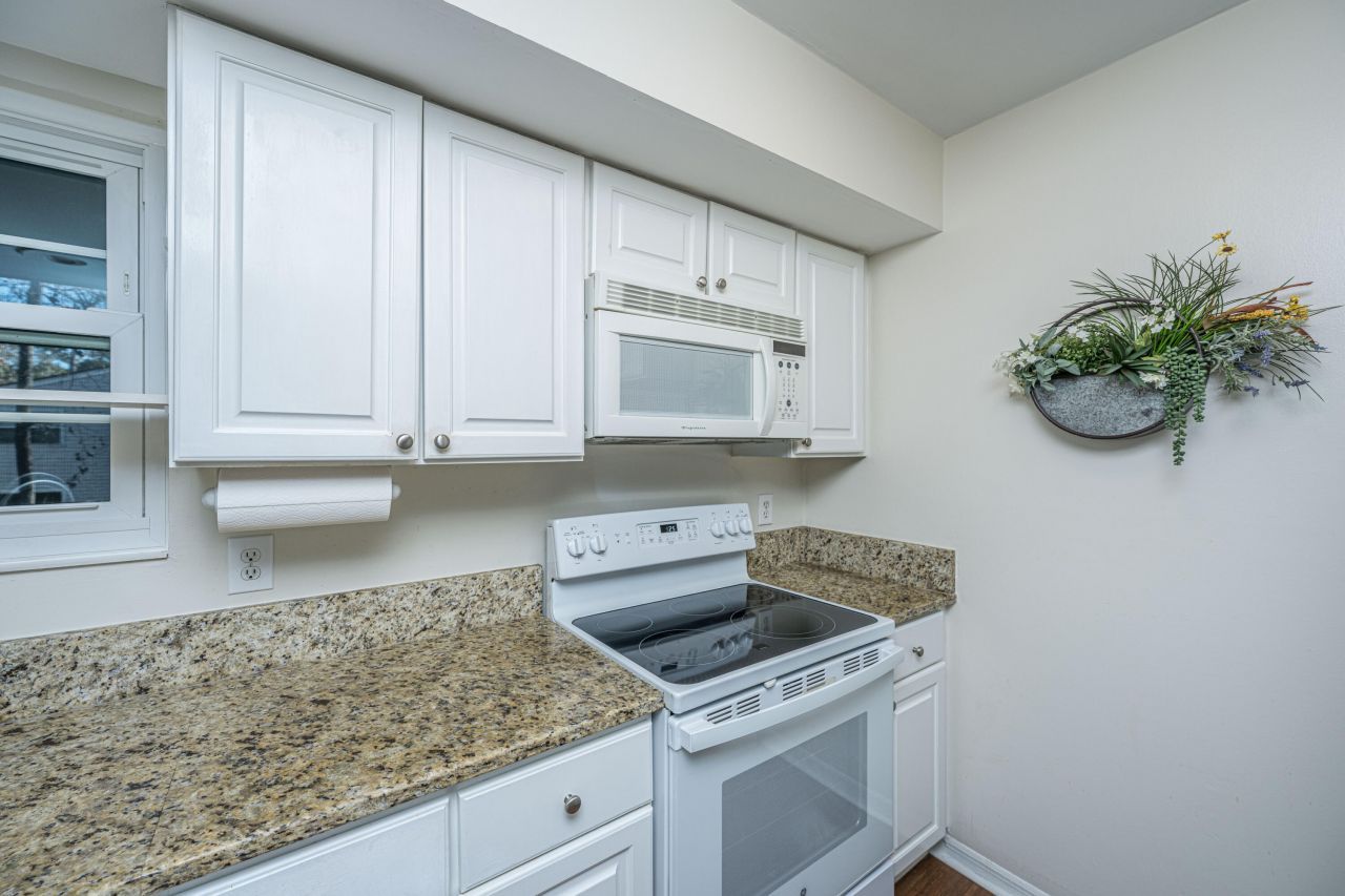 1872 Montclair Drive Photo 11