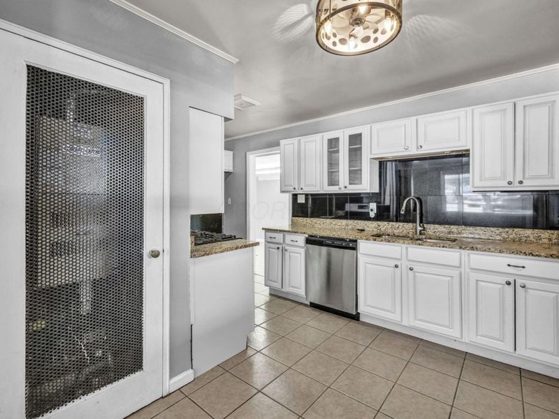 845 Exeter Road, Columbus, OH 43213 Photo 14