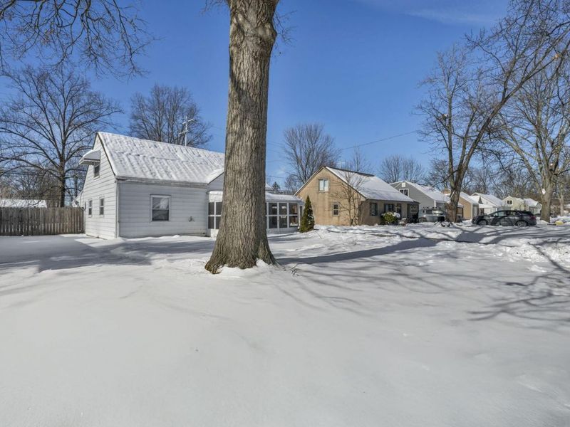 845 Exeter Road, Columbus, OH 43213 Photo 3