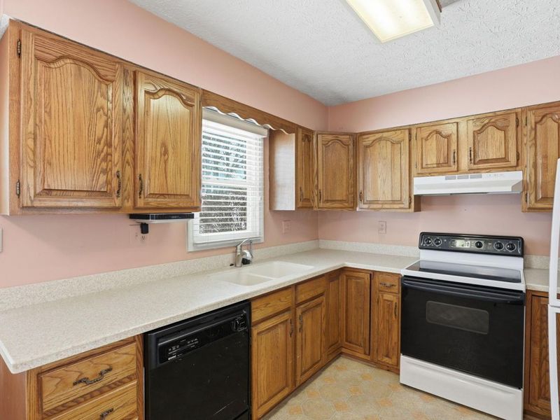 602 Deanna Stroll Road, Heath, OH 43056 Photo 12