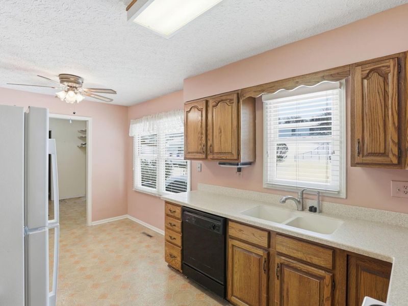 602 Deanna Stroll Road, Heath, OH 43056 Photo 14