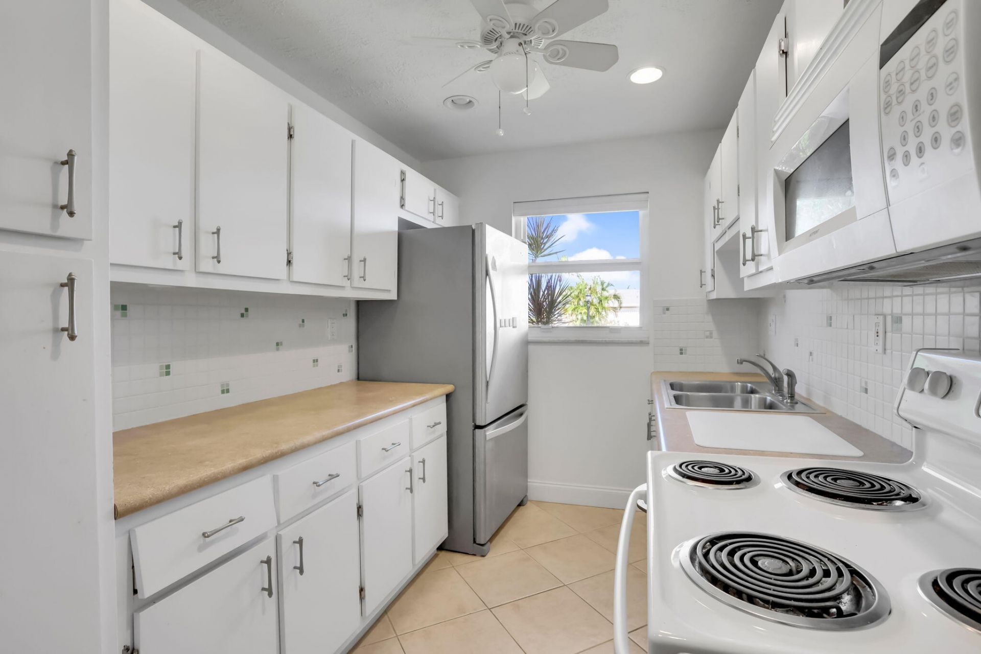 250 High Point Court, Unit B, Boynton Beach, FL 33435 Photo