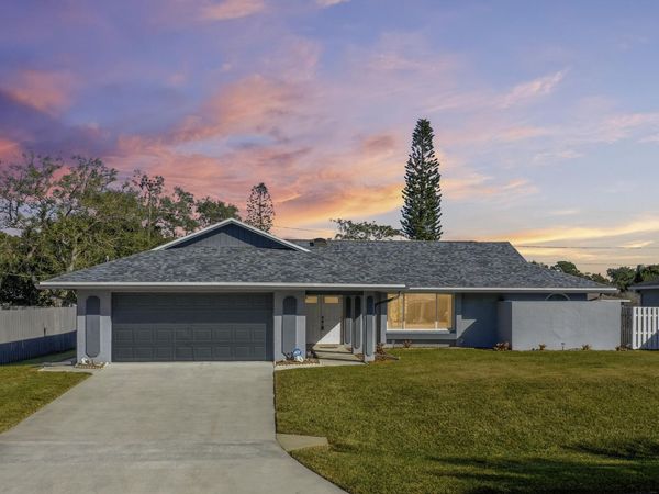 121 SE Lakehurst Drive, Port Saint Lucie, FL 34983