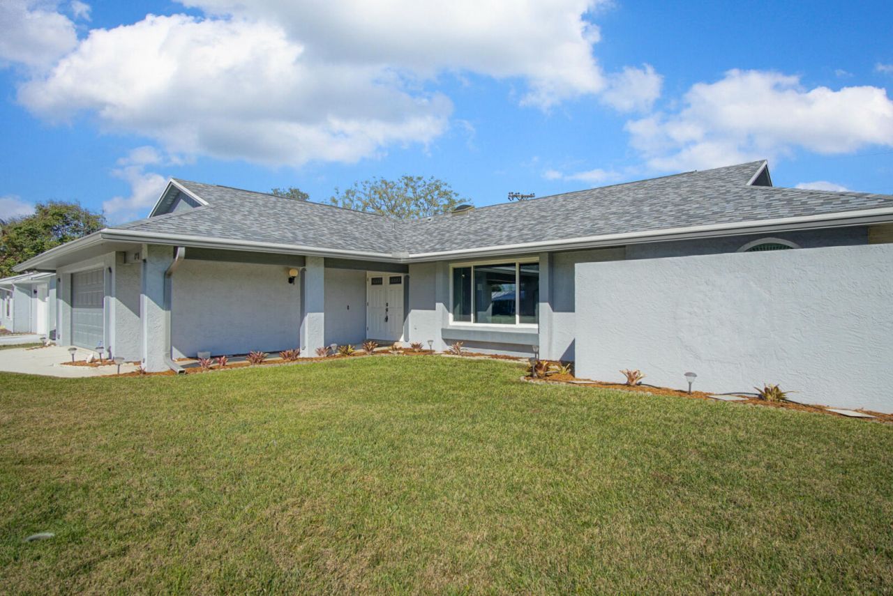 121 SE Lakehurst Drive, Port Saint Lucie, FL 34983 Photo