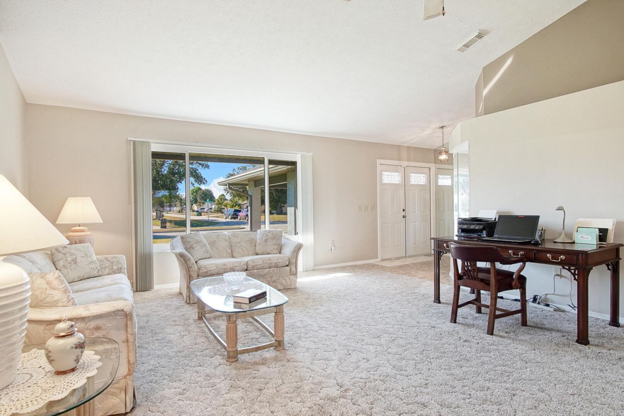 121 SE Lakehurst Drive, Port Saint Lucie, FL 34983 Photo