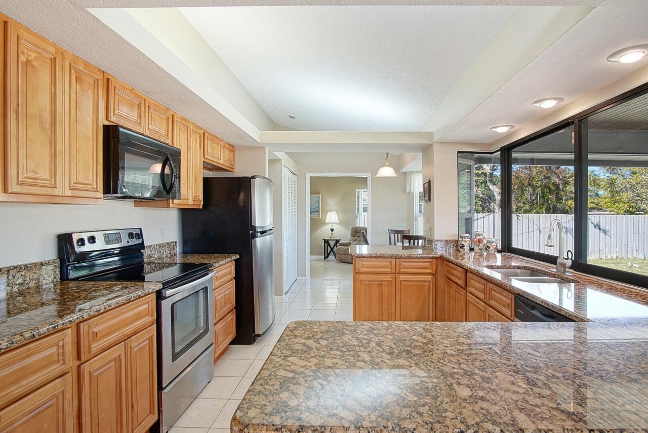 121 SE Lakehurst Drive, Port Saint Lucie, FL 34983 Photo