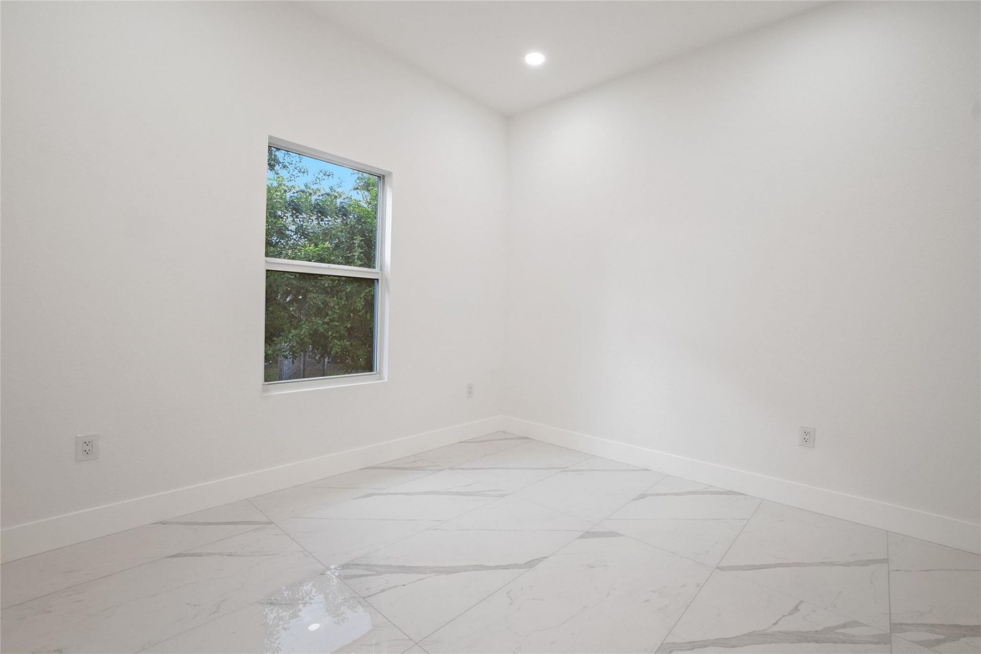 2407 NW 8 Street, Fort Lauderdale, FL 33311 Photo