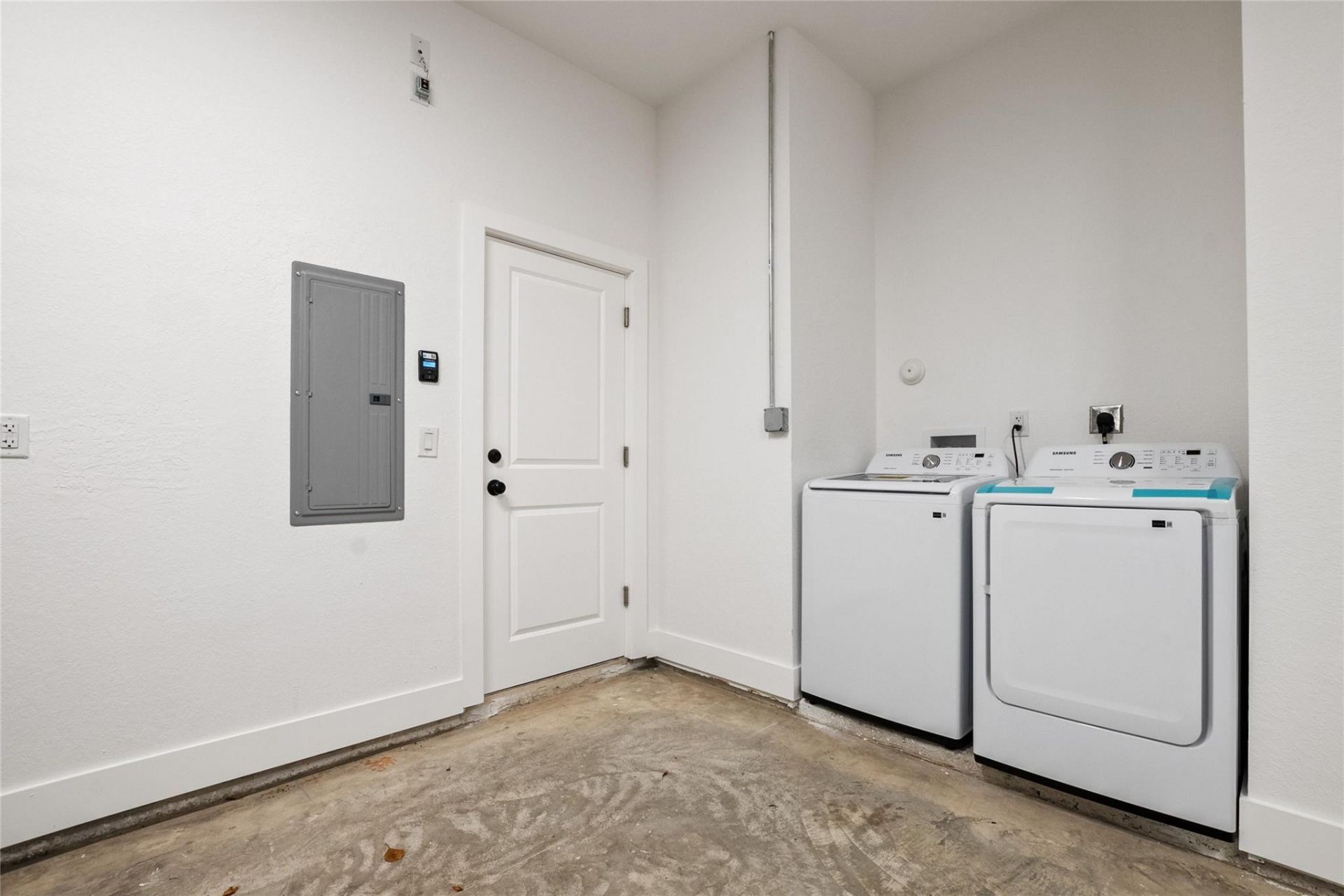 2407 NW 8 Street, Fort Lauderdale, FL 33311 Photo