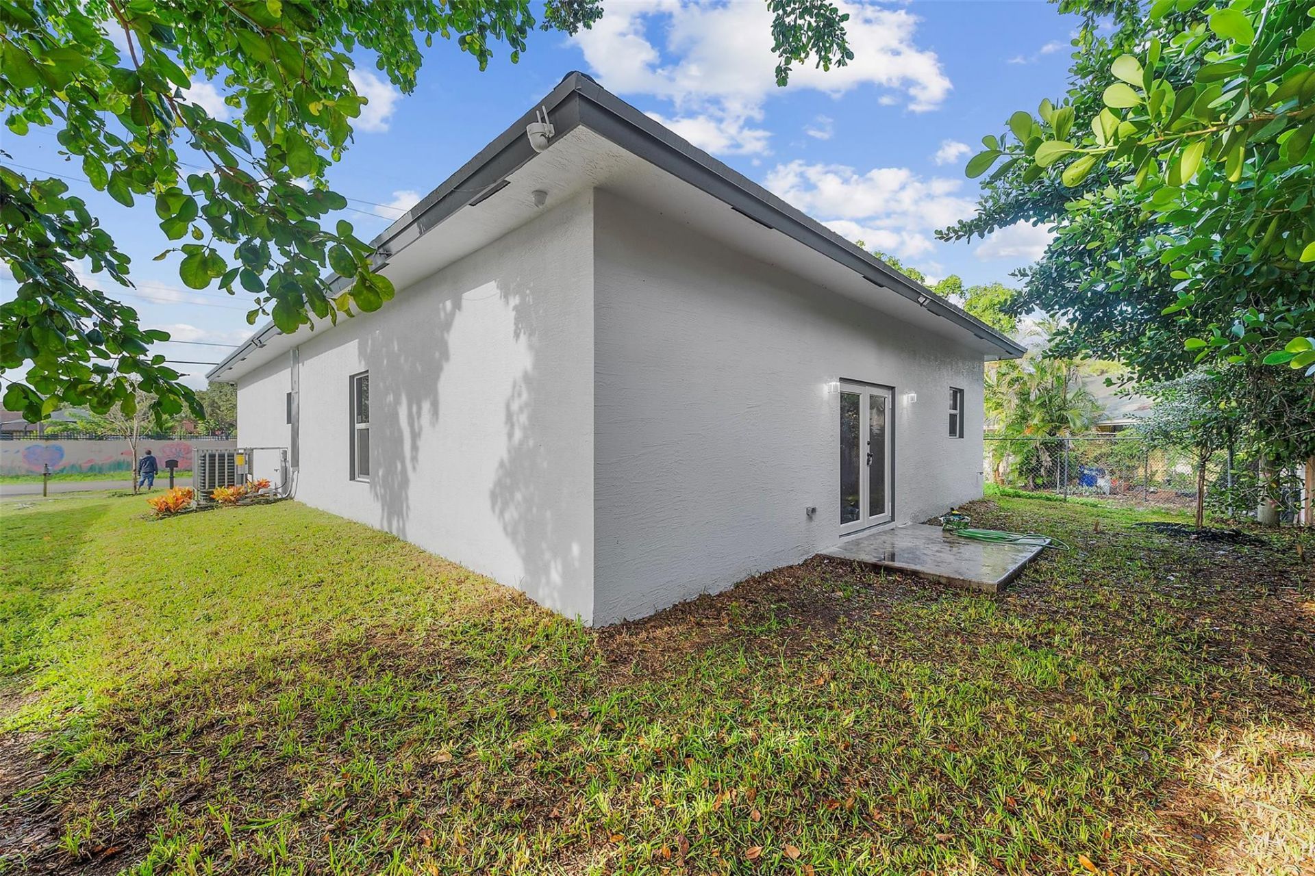 2407 NW 8 Street, Fort Lauderdale, FL 33311 Photo