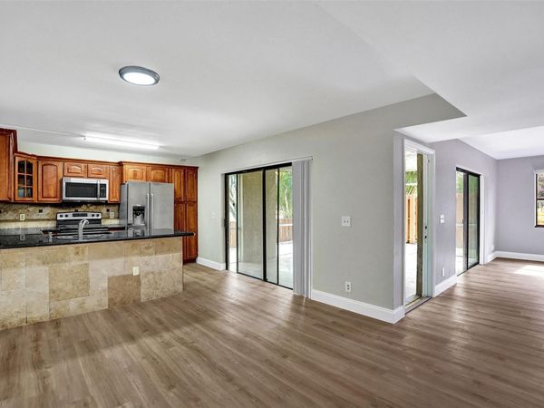 4872 NW 95th Avenue, Sunrise, FL 33351