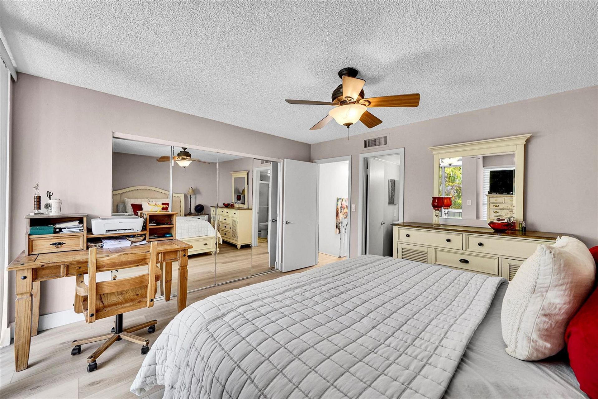 670 Kensington Place, Unit 5B, Wilton Manors, FL 33305 Photo