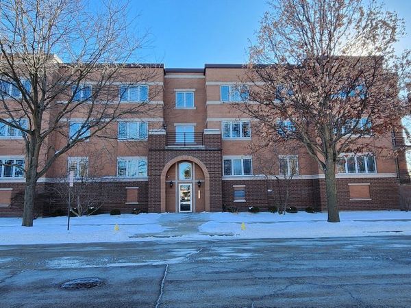 911 Busse Highway, Unit 302, Park Ridge, IL 60068