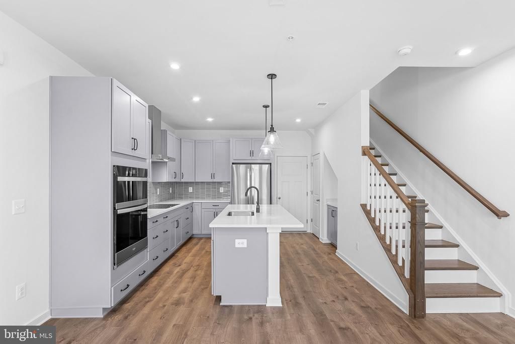 19719 Misty Moss Square, Ashburn, VA 20147 Main Photo