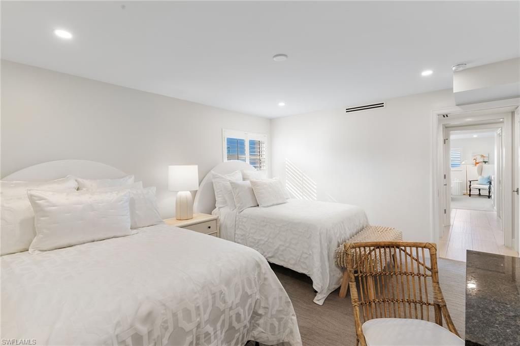 1919 Gulf Shore Blvd N, Unit 301, Naples, FL 34102 Photo