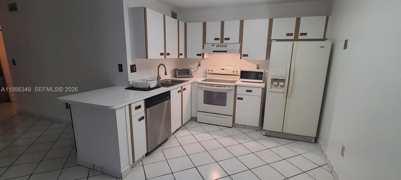 3564 Magellan Cir, Unit 211-1, Aventura, FL 33180 Photo