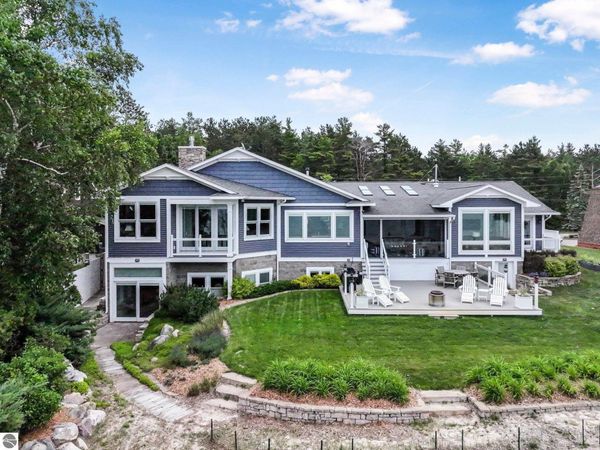 6709 Wilderness Drive E, Mackinaw, MI 49701