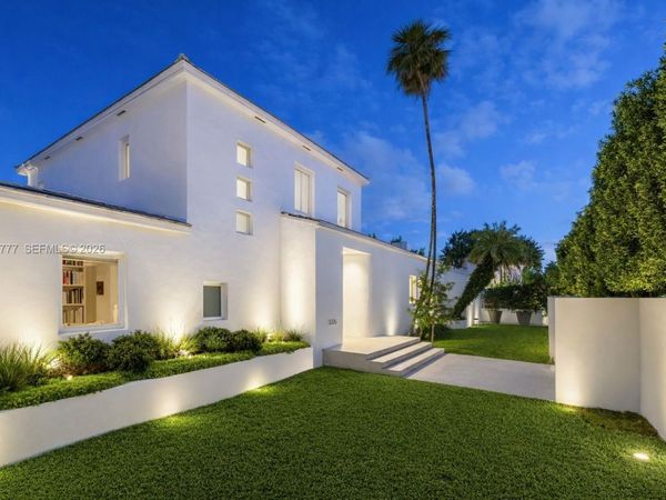 3325 Pine Tree Dr, Miami Beach, FL 33140