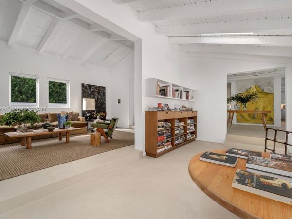 3325 Pine Tree Dr, Miami Beach, FL 33140