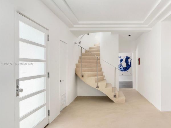 3325 Pine Tree Dr, Miami Beach, FL 33140