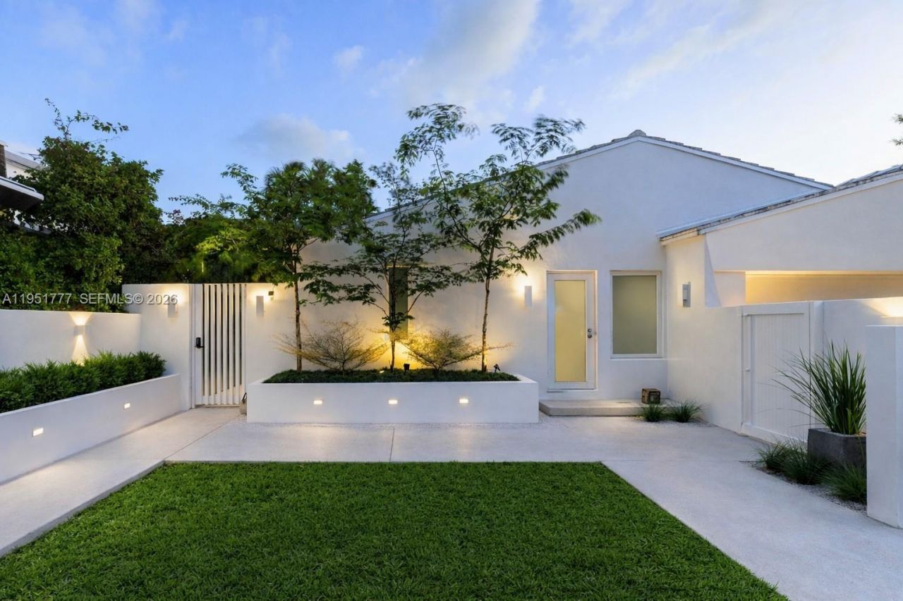 3325 Pine Tree Dr, Miami Beach, FL 33140 Photo