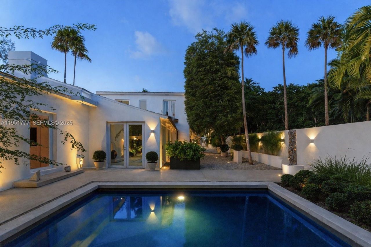 3325 Pine Tree Dr, Miami Beach, FL 33140 Photo