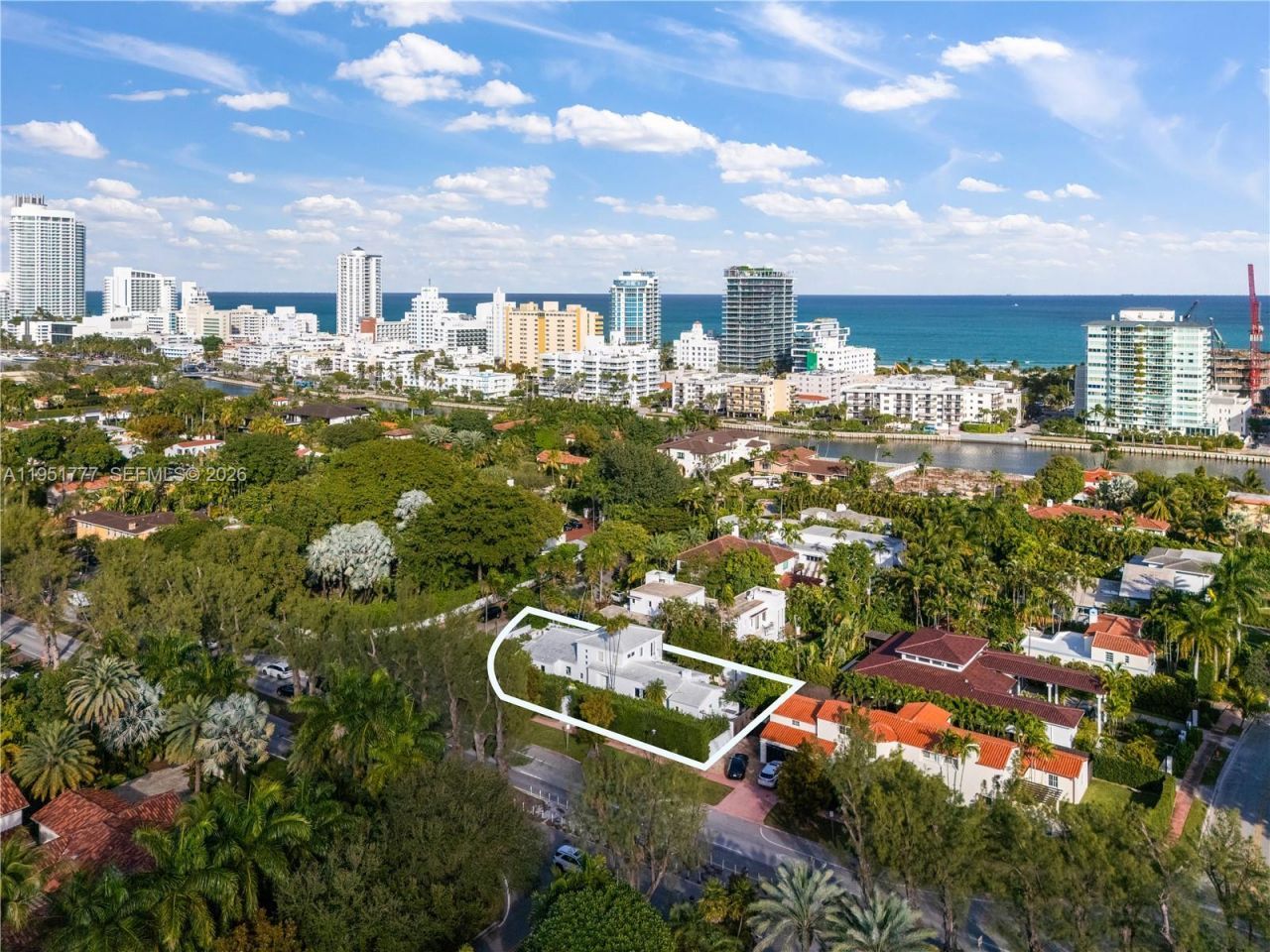 3325 Pine Tree Dr, Miami Beach, FL 33140 Photo