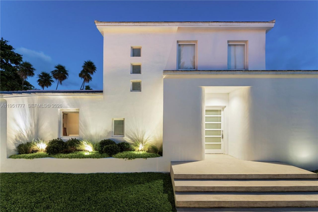 3325 Pine Tree Dr, Miami Beach, FL 33140 Photo