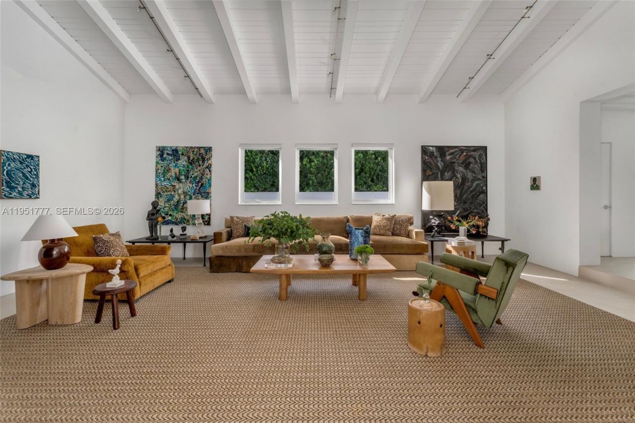 3325 Pine Tree Dr, Miami Beach, FL 33140 Photo