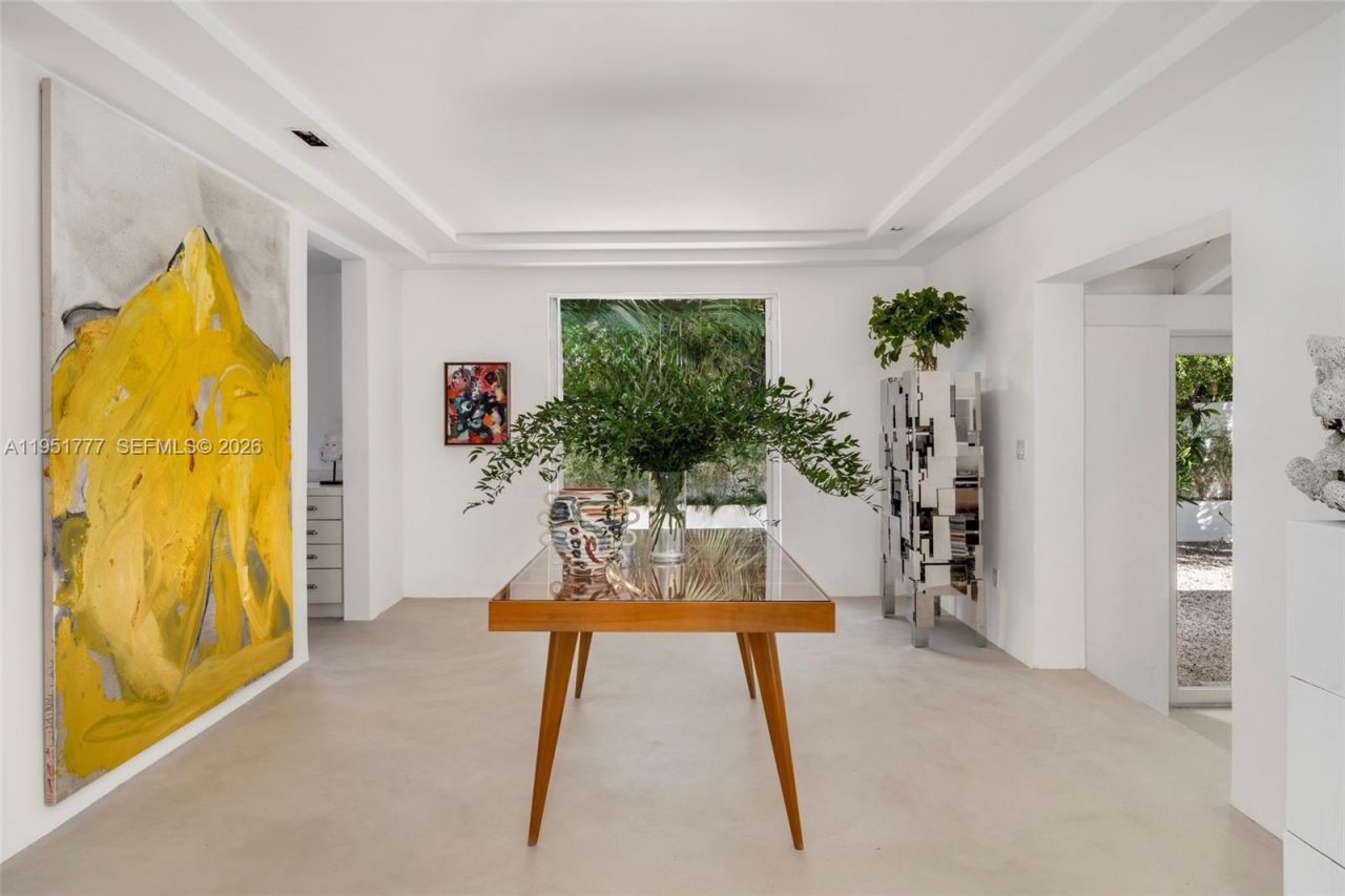 3325 Pine Tree Dr, Miami Beach, FL 33140 Photo