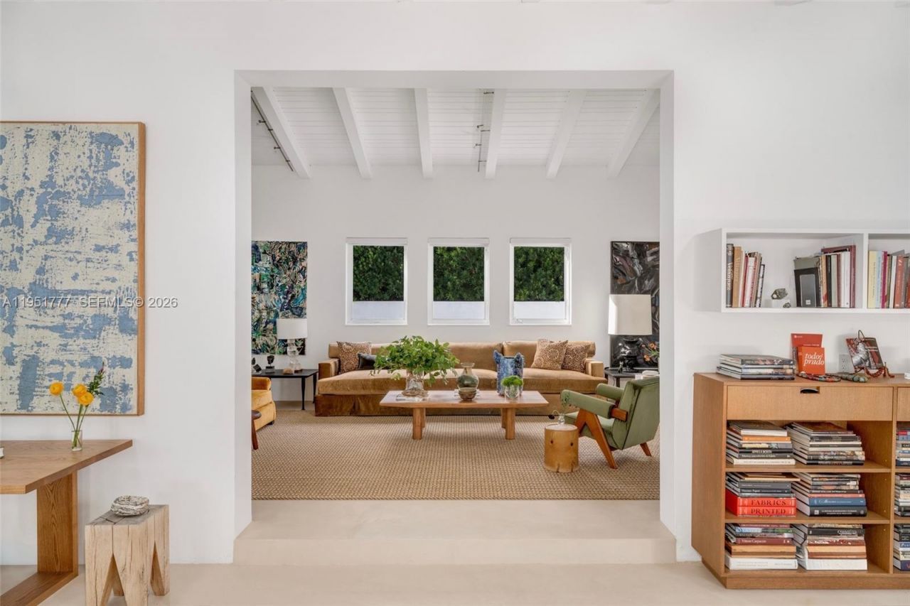 3325 Pine Tree Dr, Miami Beach, FL 33140 Photo