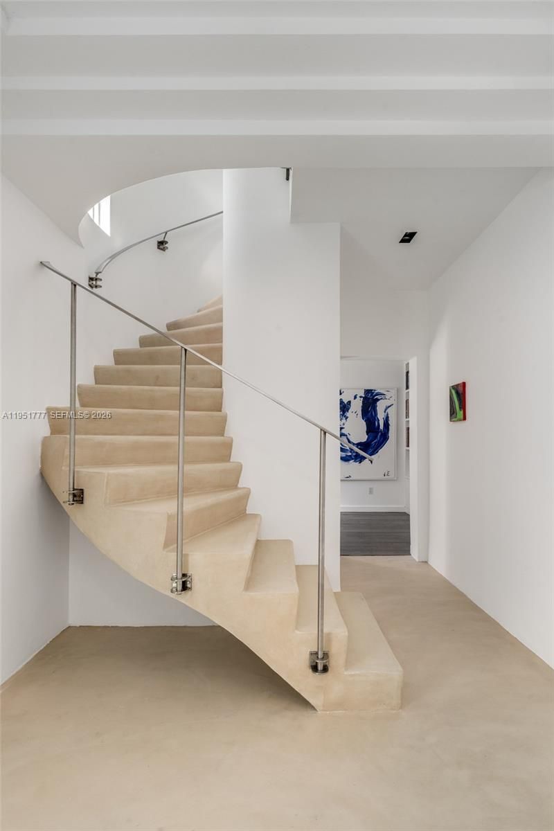 3325 Pine Tree Dr, Miami Beach, FL 33140 Photo