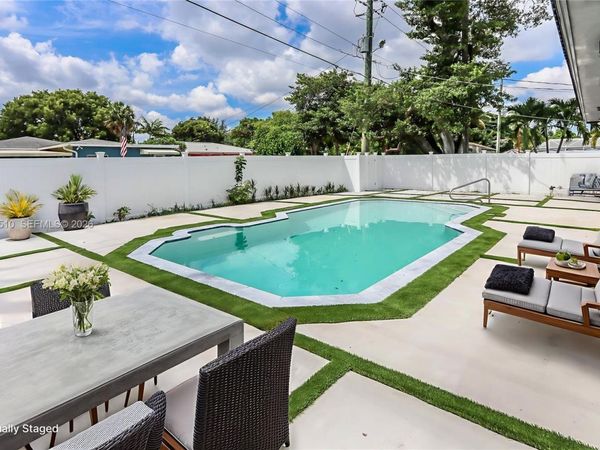 1110 S 14th Ave , Hollywood, FL 33020