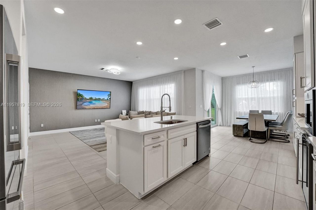 1033 Eucalyptus Dr, Hollywood, FL 33021 Photo